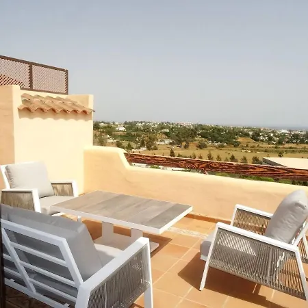 Beautiful Flat Near Golf Courses With Sea Views