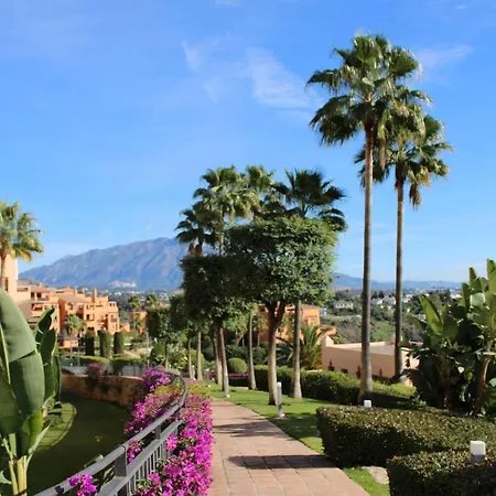 Beautiful Flat Near Golf Courses With Sea Views Estepona